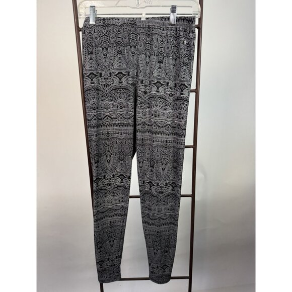 Black & White Tribal Print Leggings Plus Size By VIV Collection Polyester/Spande - Picture 8 of 15